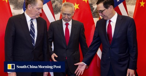 左起：美國貿易代表羅伯特·萊希澤，中國副總理劉和，以及美國財政部長史蒂芬·姆努辛