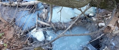 俄羅斯下諾夫哥羅德州的拉赫馬河中驚現不明化學汙染物質。