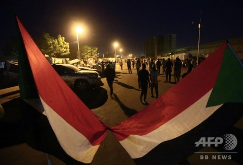 スーダン、デモ隊と軍事評議会が暫定統治体の構成などで合意