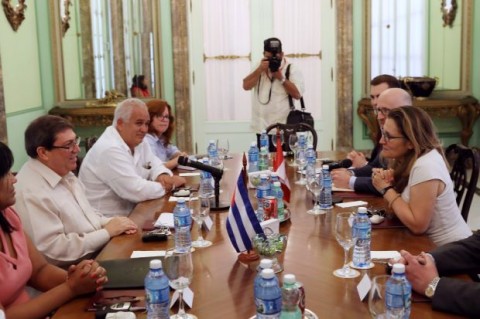 加拿大、古巴兩國外交部長16日在哈瓦那會晤，討論解決委內瑞拉危機。