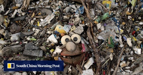 在一個海灘的塑料廢物在菲律賓。 根據一項新的研究，一次性塑料廢物危機已經到達印度洋上一些世界上最多的島嶼。