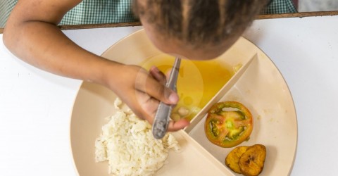 哥倫比亞的學校膳食計劃發現多起貪腐案件，司法審判的定罪率卻不如預期。