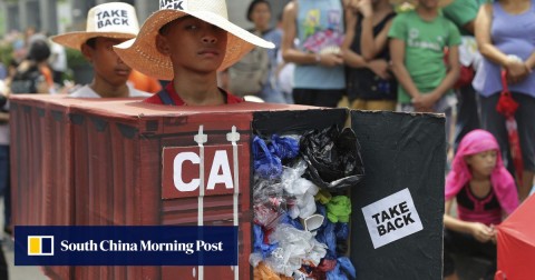 2015年菲律賓環境保護主義者的一張文件照片，抗議要求加拿大收回已送往東南亞國家的廢物容器。