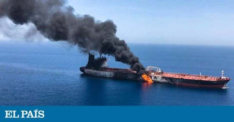 El petrolero noruego 'Front Altair', uno de los dos barcos atacados este viernes en el golfo de Omán. 