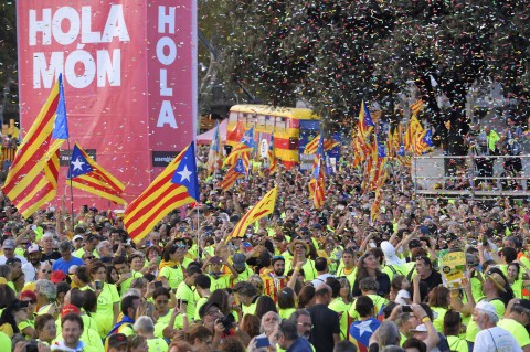 「再見了!西班牙」 加泰羅尼亞獨立派在居民公投前舉行大規模遊行