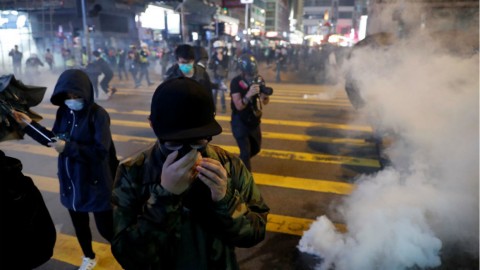 Hong Kong police fire tear gas at protesters during Christmas Day demonstrations