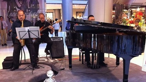 HK_Central_IFC_Mall_Piano_live_band_members_Dec-2012