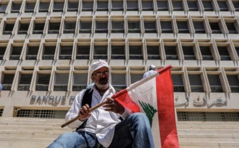 Lebanon-Bank-Flag-Protest-2019-e1590149558821