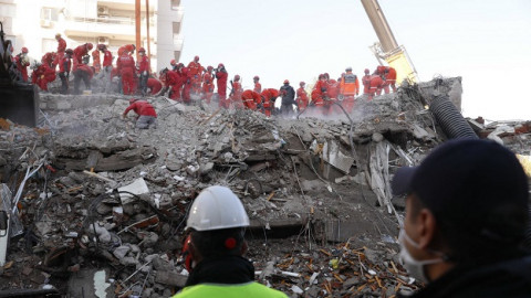 RESCUE-WORKERS-TURKISH-EARTHQUAKE