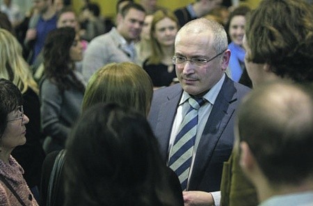 開放俄羅斯黨領袖Mikhail Khodorkovsky表示：公民消極抵制選舉，結果是權益被當局蠶食鯨吞。該黨的戰略將不僅於街頭抗爭，還將積極參與選舉。