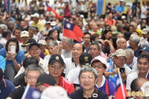 反年改團體八百壯士9月3日在台北車站內慶祝九三軍人節