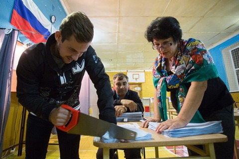 9月10日，全俄羅斯共有82各地區舉行投票，包括州長、地方議員，以及230個不同主題的公投。然而，因選舉爭議，已有數百件選舉訴訟案，包括數十起刑案審理中。
