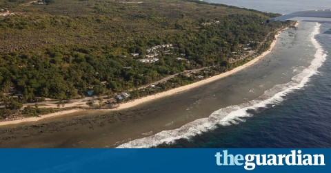 Refugees on Manus Island offered chance to move to Nauru