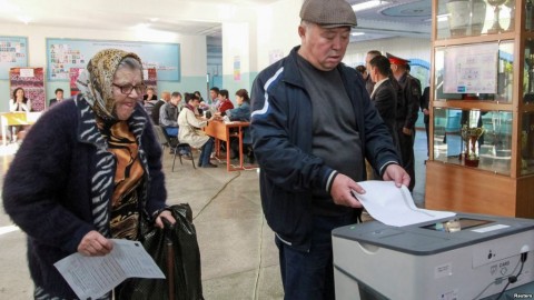 Kyrgyzstan Votes in Tight Presidential Race