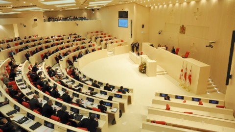 Парламент Грузии утвердил новую конституцию, преодолев вето президента