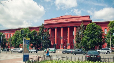 烏克蘭基輔檢察官 Roman Govda指出：基輔大學的校長、教師、實驗室助理從學生勒索賄賂金額為100至5000美元。