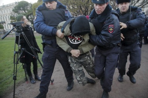 十月革命百週年前夕 380名反普廷示威人士被捕 
