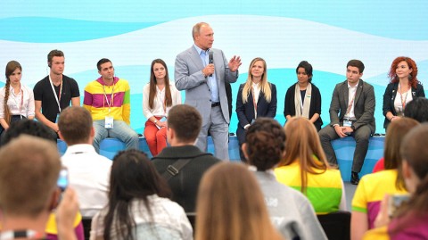俄羅斯總統普京積極向年輕人顯示親和力，並試圖透過各種方式，向年輕人表達。