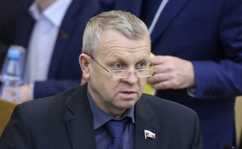 俄羅斯檢察總長指控統一俄羅斯黨議員Andrei Palkin違反肅腐法案。根據申報，Palkin在2016年賺了6億7盧布。