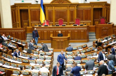 烏克蘭國會取消州長直選。地方首長，警察局長，緊急情況局局長和財政局長等職位，均恢復總統指派。