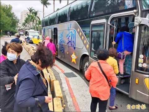 中客回溫 11月瘋搶遊覽車 