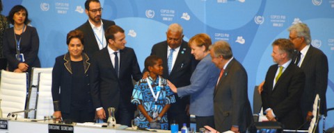 法國總統馬克宏在COP23(聯合國氣候變遷綱要公約第23屆締約國大會)表示：「歐洲代替美國」，獲得喝采