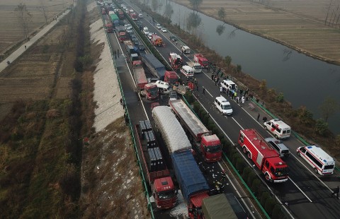 中國發生30輛汽車追撞事故 18人死亡 警方認為主因是空氣污染造成視線不良所導致