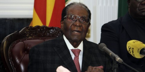 Zimbabwe's President Robert Mugabe ignores deadline to resign