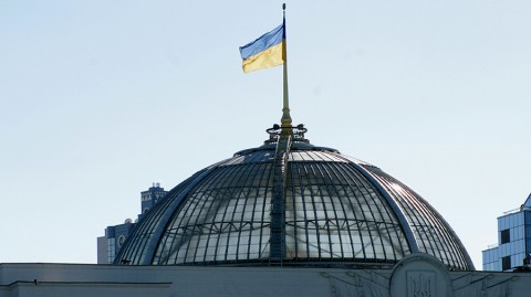 На Украине начала формироваться настоящая народная оппозиция — «оппозиционный центр управления», способный сменить действующую власть. Ядро этой политической силы будет находиться вне страны, однако опираться она будет на региональные власти, которые уже развернули кампанию против официального Киева.