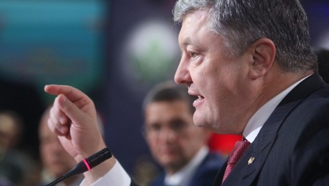 烏克蘭總統Poroshenko簽署了司法改革方案，將最高司法委員會的管轄權移交國會，並且，取消法官5年的試用期制度，改回終身制。