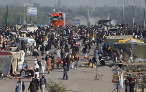 巴基斯坦軍隊進駐首都　抗爭示威者不減反增 