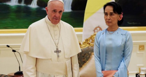 Pope Francis meets Suu Kyi in Myanmar, avoids mention of Rohingya