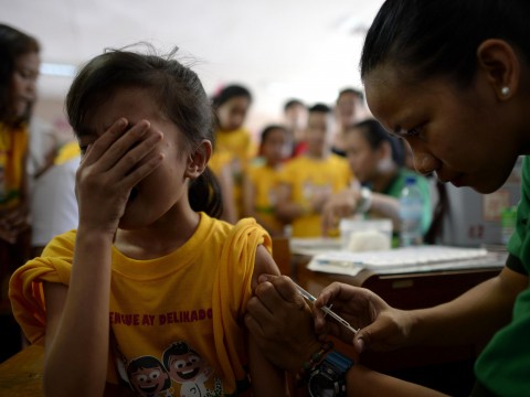 Philippines injects 700,000 with dengue vaccine 'that could make disease worse'