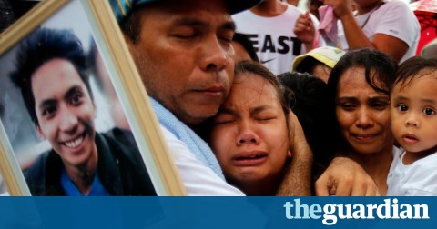 Philippines: Rodrigo Duterte orders police back into deadly drug war