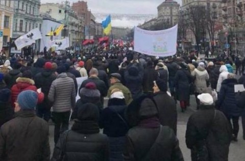 前喬治亞總統、前烏克蘭敖德薩州州、現任新力量運動黨領袖 Mikheil Saakashvili宣佈成立新政黨，將以和平手段，正面與烏克蘭總統展開對抗。