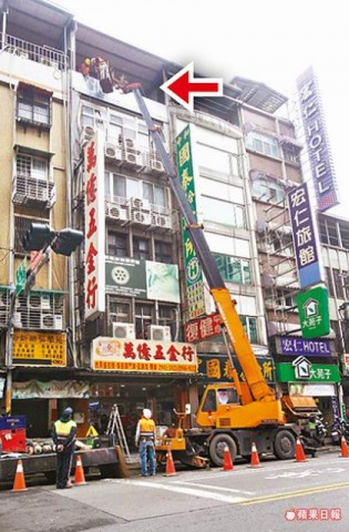 新北開第一槍 拆除2層17間違建套房 