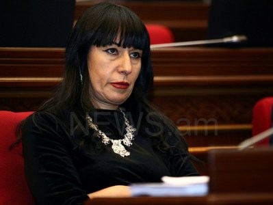 亞美尼亞國會議員Naira Zohrabyan表示：司法改革的目的是確保司法獨立，然而，亞美尼亞的司法運作，卻經常受到政治力的影響。