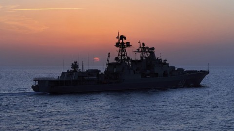 Associated-Press-Russian-navy-destroyers