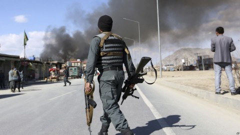 Afghan security forces respond to a suicide attack in Kabul, Afghanistan, March 1, 2017. (File photo)