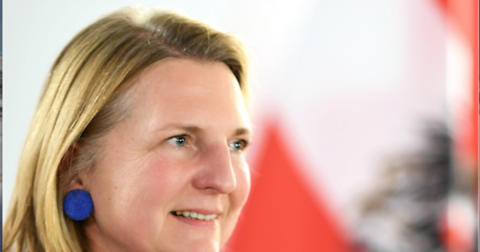 奧地利外交部長Karin Kneissl發表聲明指出：歐盟對俄羅斯的經濟制裁，沒有實際作用，反而阻礙和解進程。
