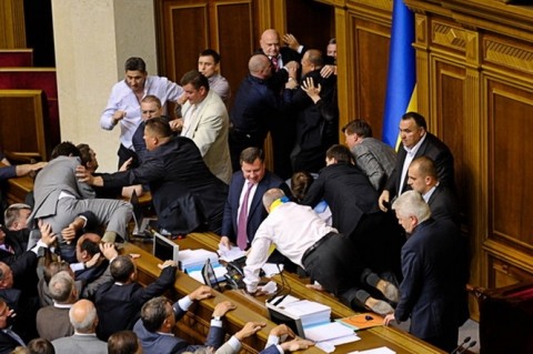 烏克蘭媒體踢爆，12名國會議員將名下公司轉移給親戚，讓家族成員當白手套，在透過議員職權自肥。
