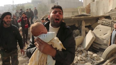 空爆で子どもら24人死亡 シリア首都近郊の反体制派地域