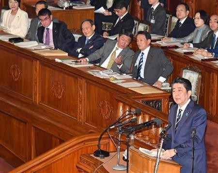 日本憲改爭議  關於是否「廢除憲法第9條(不保有武力)」，立憲民主黨與希望之黨與安倍總理呈現對決姿態