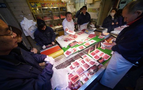 Pieces of tuna for sale near the Tsukiji fish market in Tokyo, December 29, 2017.  Photo: AP/Eugene Hoshiko