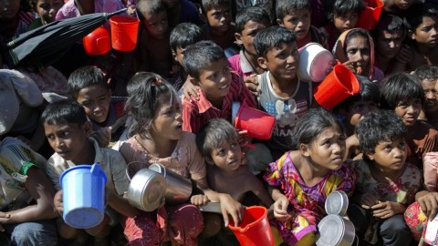 Rohingya Muslim children, who crossed over from Myanmar into Bangladesh, wait squashed against each other to receive food handouts distributed to children and women by a Turkish aid agency at the Thaingkhali refugee camp in Ukhiya, Bangladesh, Nov. 14, 2017. [File photo]