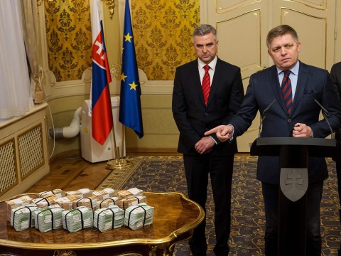 斯洛伐克總理否認與義大利黑手黨往來，並懸賞100萬歐元找出殺害記者的兇手