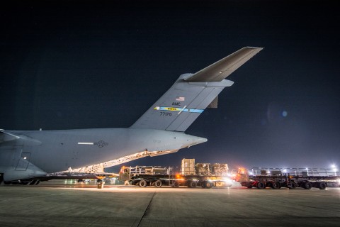Crews offload equipment from a C-17 Globemaster III assigned to the 816th Expeditionary Airlift Squadron, at Bagram Airfield, Jan. 25, 2018. Photo: Staff Sgt. Patrick Evenson
