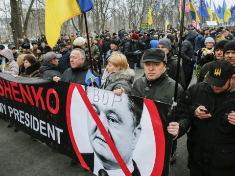 烏克蘭政治學家Andrei Zolotarev：市民廣場前的群眾示威，是群眾對總統不滿的宣洩。由於民心盡失，烏克蘭總統「跛腳」的時期，已提前到來。