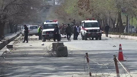 アフガン首都で自爆テロ、３１人死亡 - 「イスラム国」が犯行声明を出しています