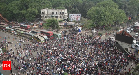 孟加拉大學生發起大型示威抗爭 百名學生受傷